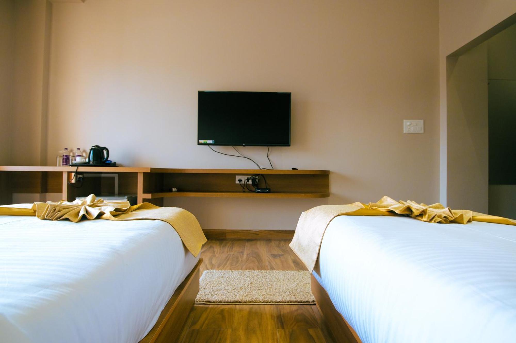 Finn'S Weaver Resort, Kaziranga Bagian luar foto