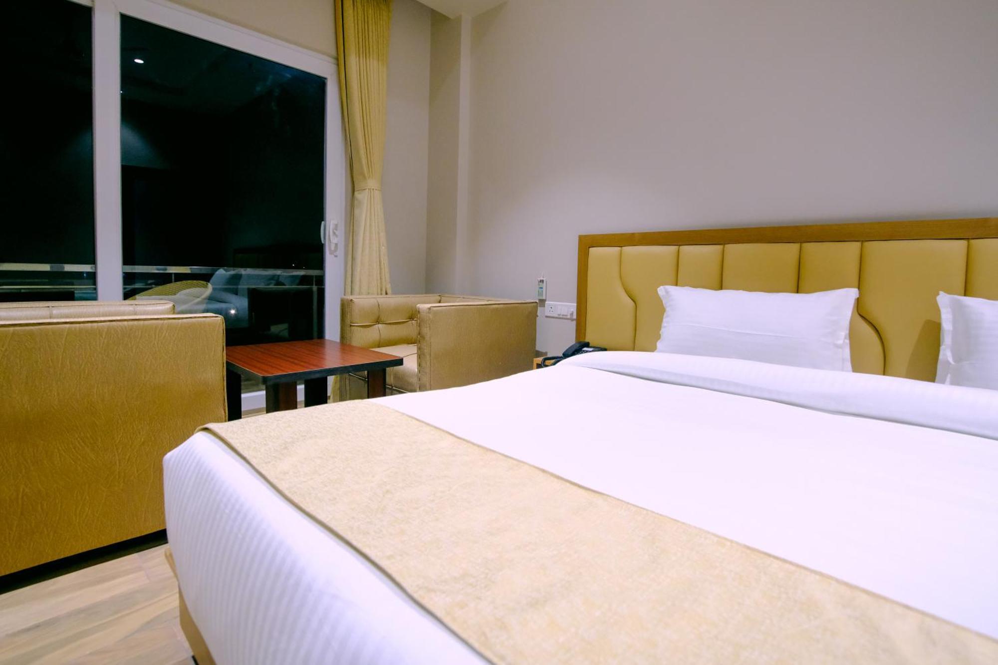 Finn'S Weaver Resort, Kaziranga Bagian luar foto