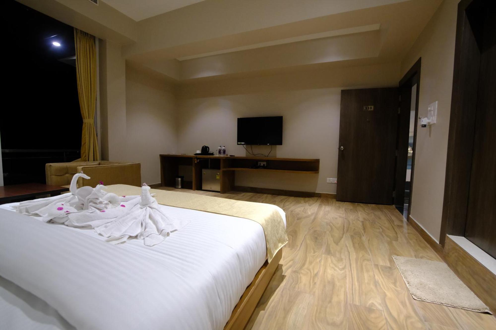 Finn'S Weaver Resort, Kaziranga Bagian luar foto