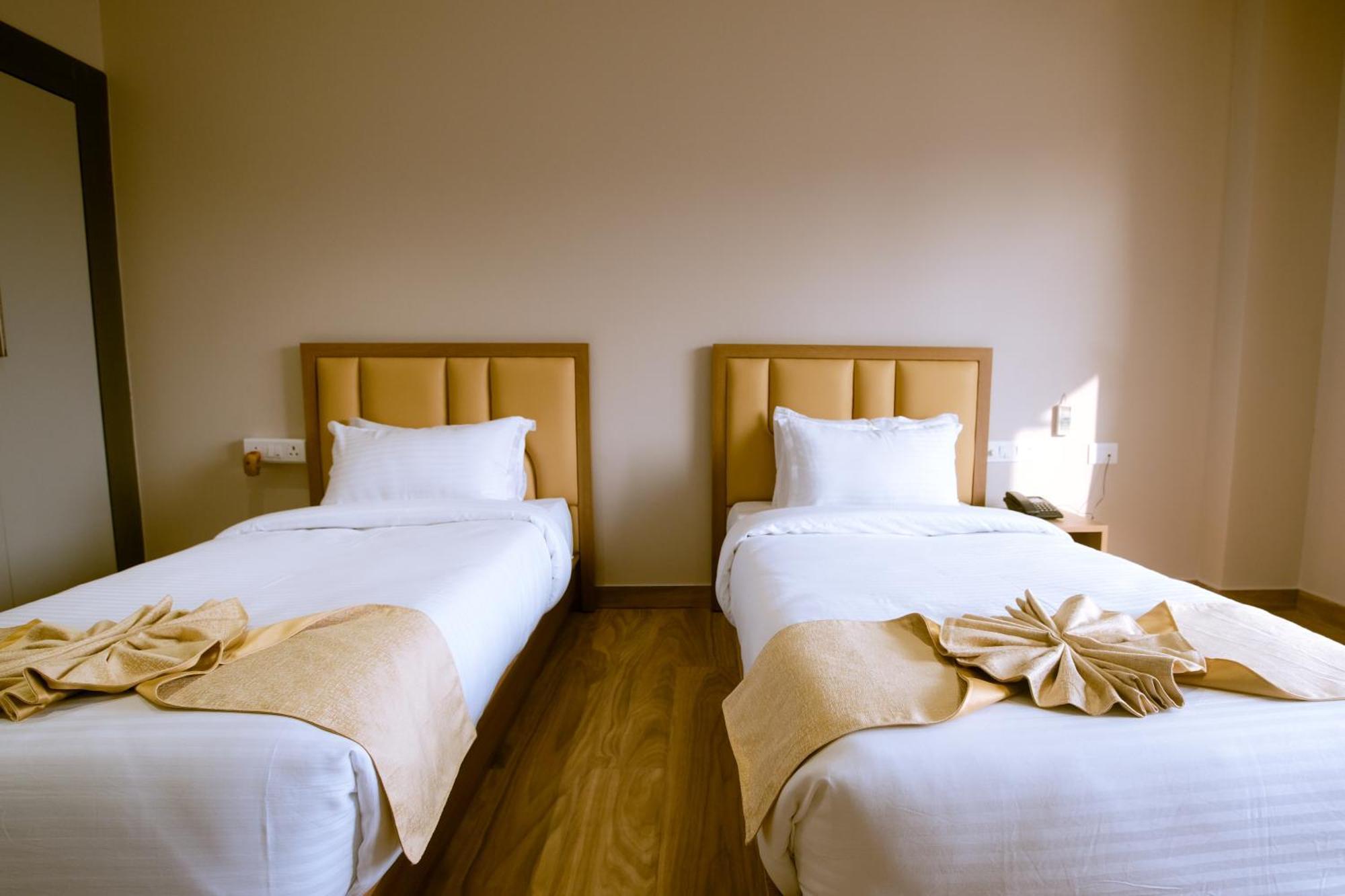 Finn'S Weaver Resort, Kaziranga Bagian luar foto