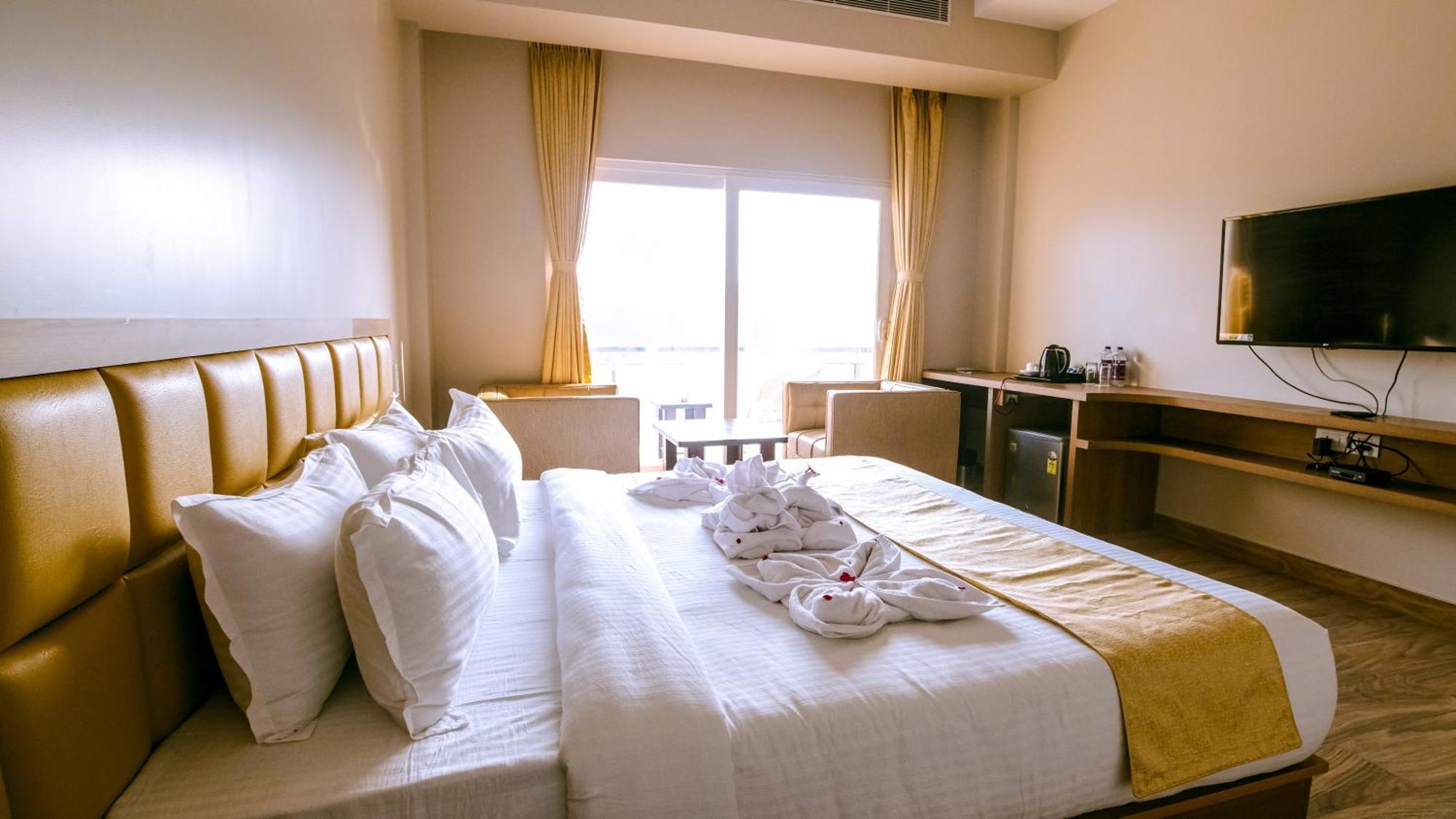 Finn'S Weaver Resort, Kaziranga Bagian luar foto