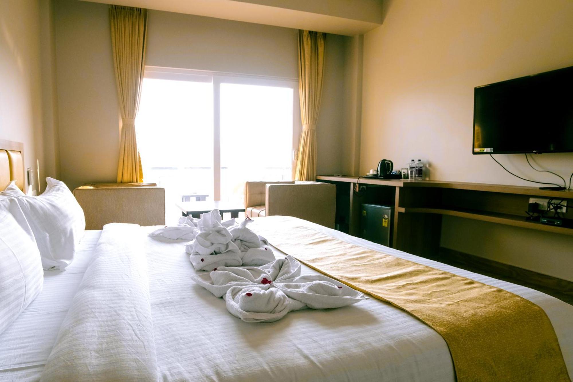 Finn'S Weaver Resort, Kaziranga Bagian luar foto