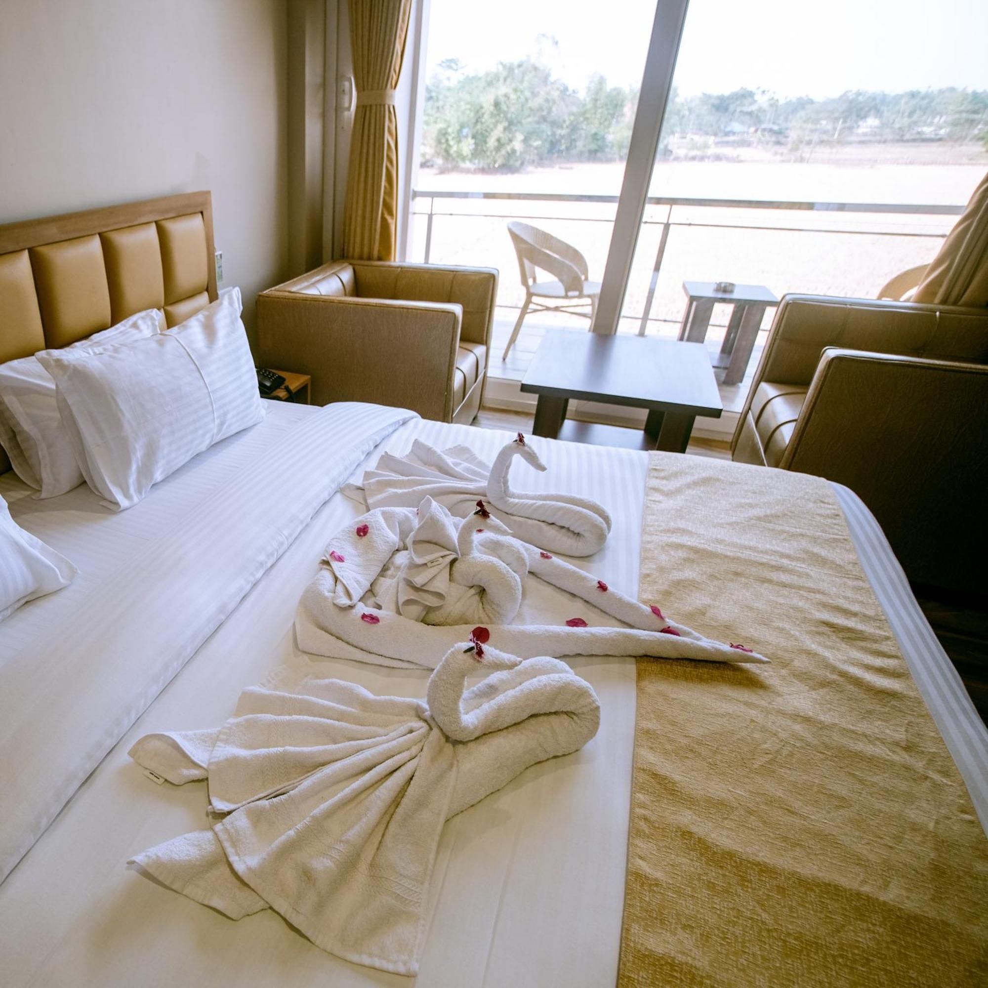 Finn'S Weaver Resort, Kaziranga Bagian luar foto