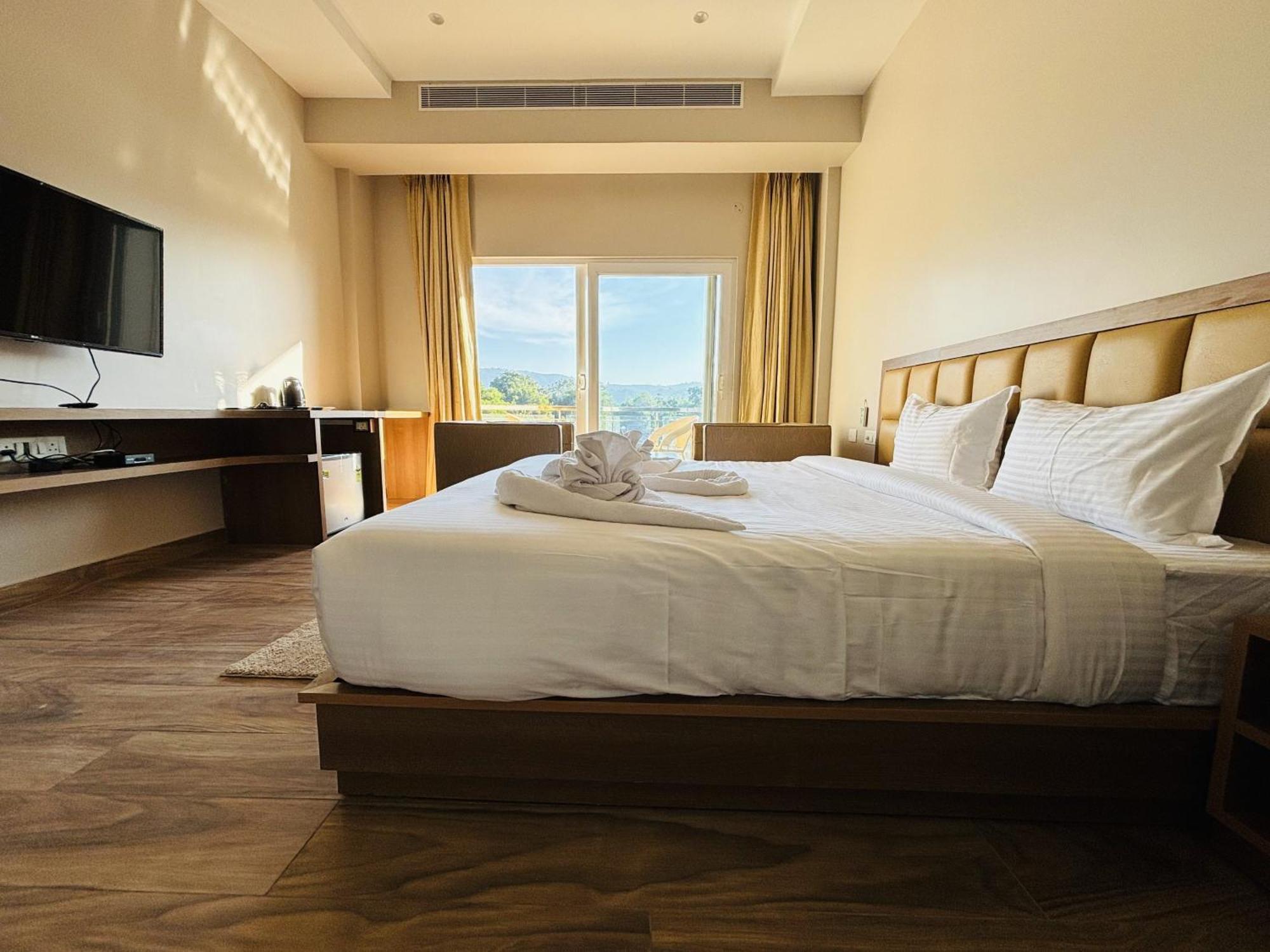 Finn'S Weaver Resort, Kaziranga Bagian luar foto