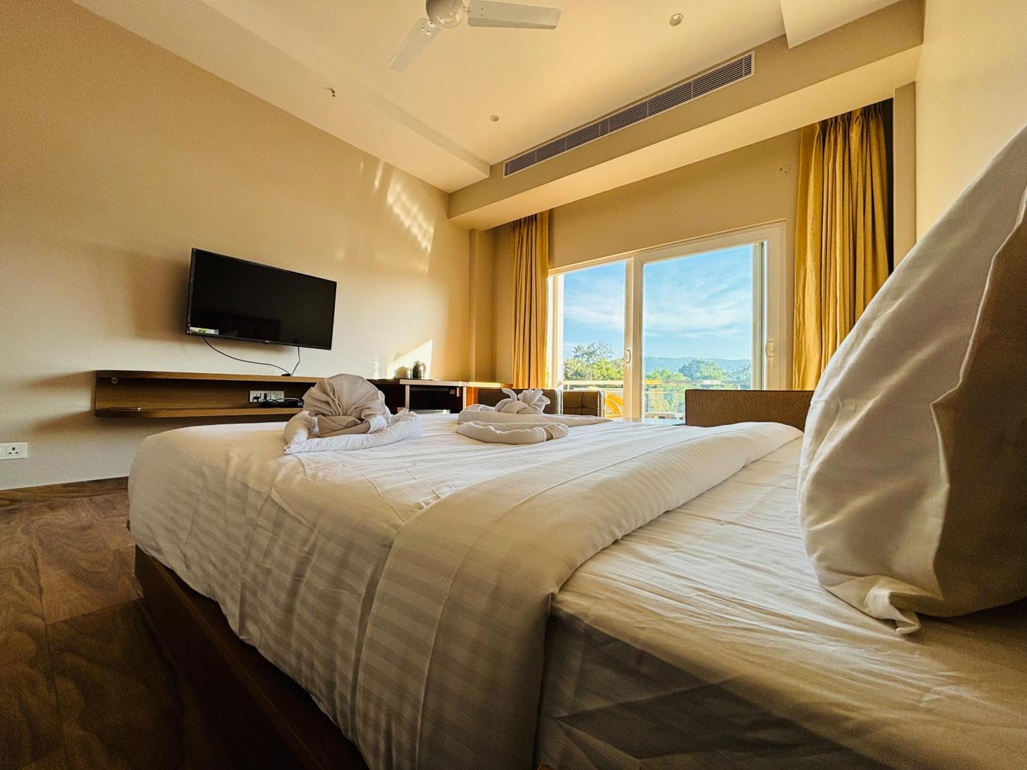 Finn'S Weaver Resort, Kaziranga Bagian luar foto