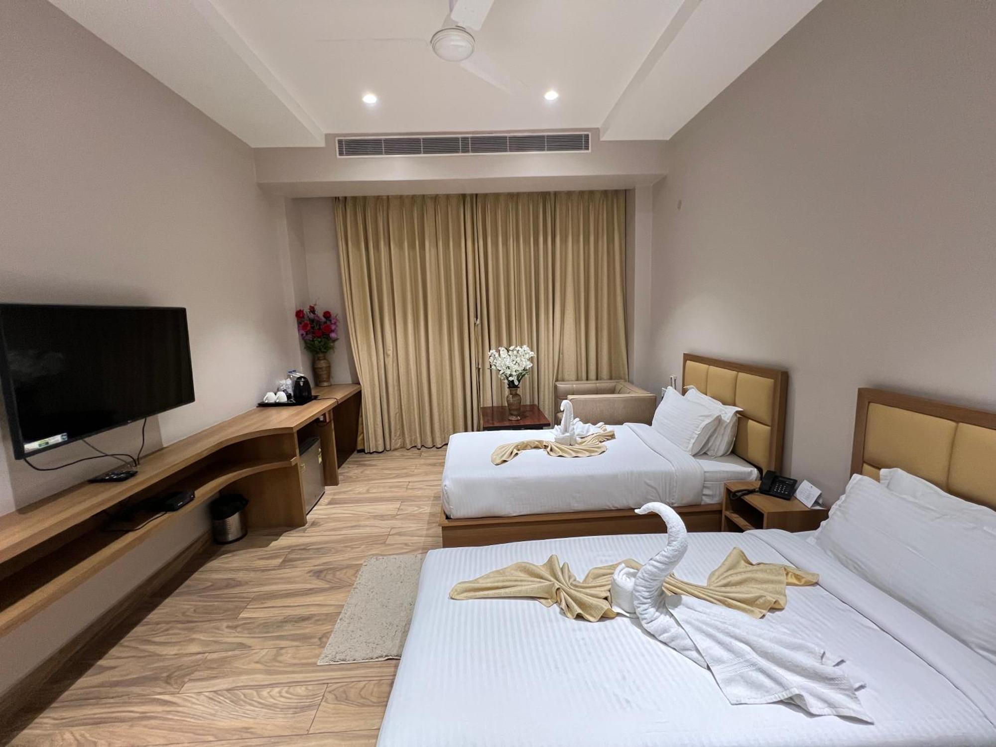 Finn'S Weaver Resort, Kaziranga Bagian luar foto
