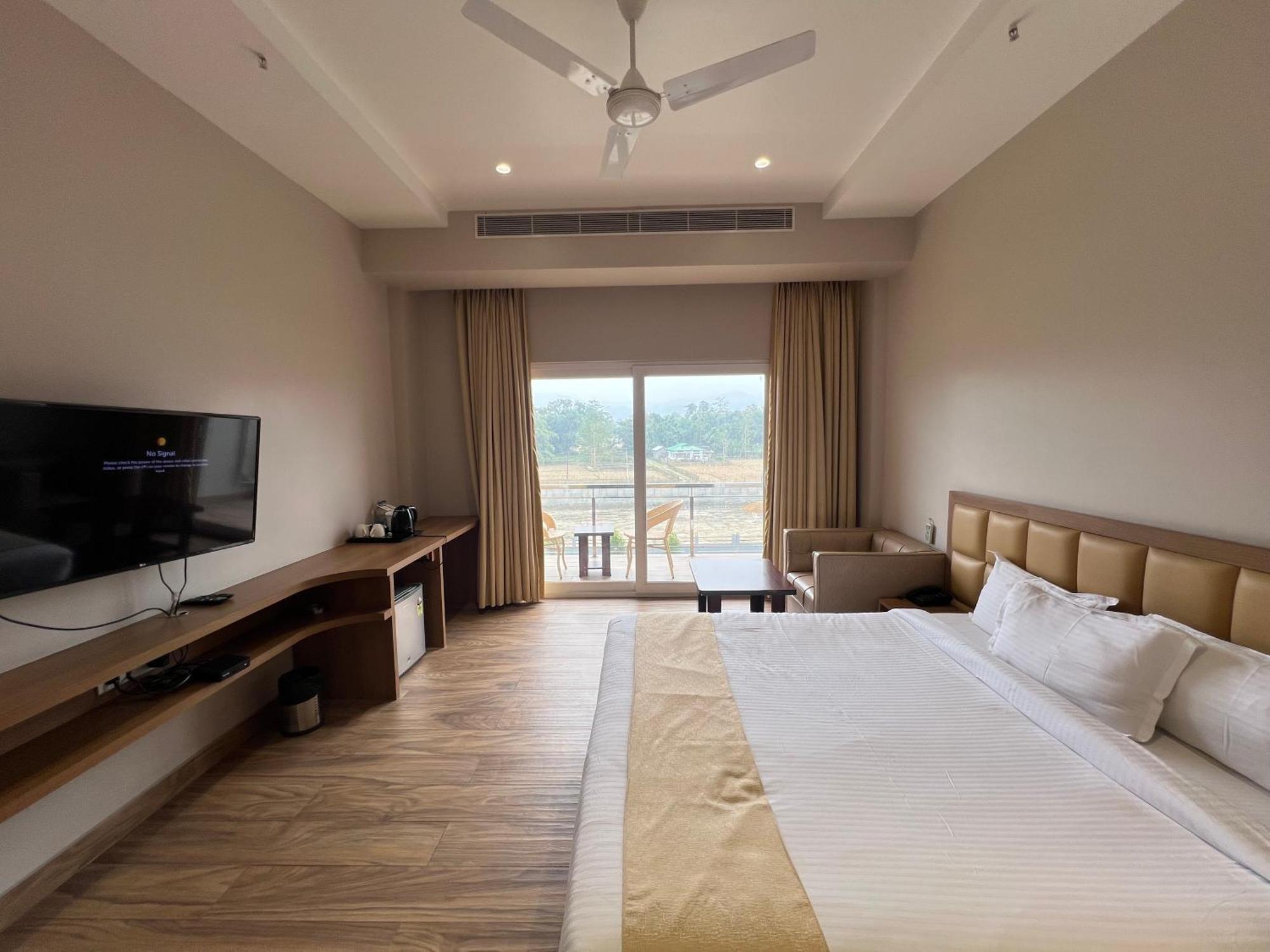 Finn'S Weaver Resort, Kaziranga Bagian luar foto