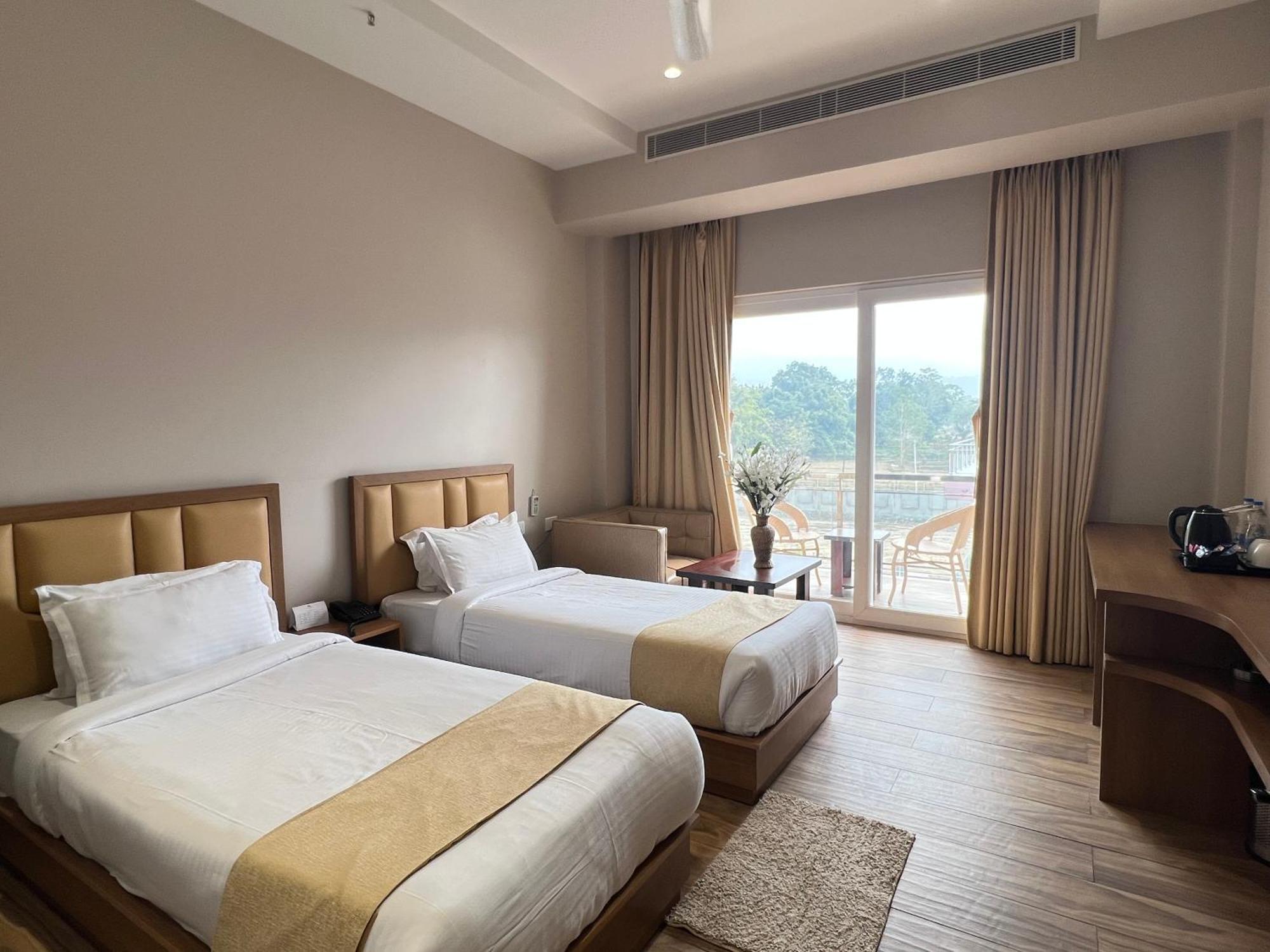 Finn'S Weaver Resort, Kaziranga Bagian luar foto
